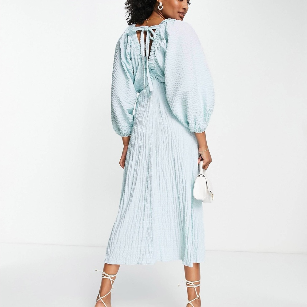 ASOS DESIGN textured plunge maxi dress with batwing sleeve in blue - Picture 3 of 11